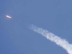 Roket Ulang Alik SpaceX Terbangkan Kargo 2,5 Ton ke Antariksa