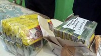 Ratusan jamu kewanitaan disita dari koper Calon Jemaah Haji (Calhaj) asal Surabaya, Jumat (26/7/2019).