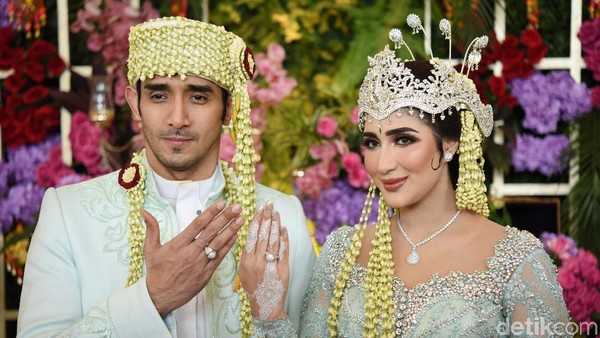 Wajah Bahagia Tania Nadira Usai Resmi Jadi Istri Alwi Alaydrus