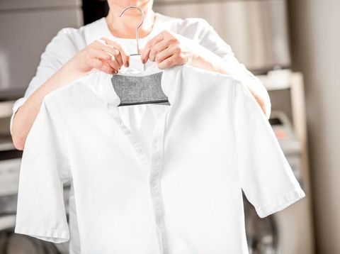 5 Cara Menghilangkan Noda Luntur Pada Baju Putih
