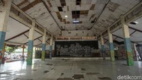 Sebuah gedung kesenian yang berada di Cikokol, Tangerang, nampak memprihatinkan, Jumat (26/7/2019).