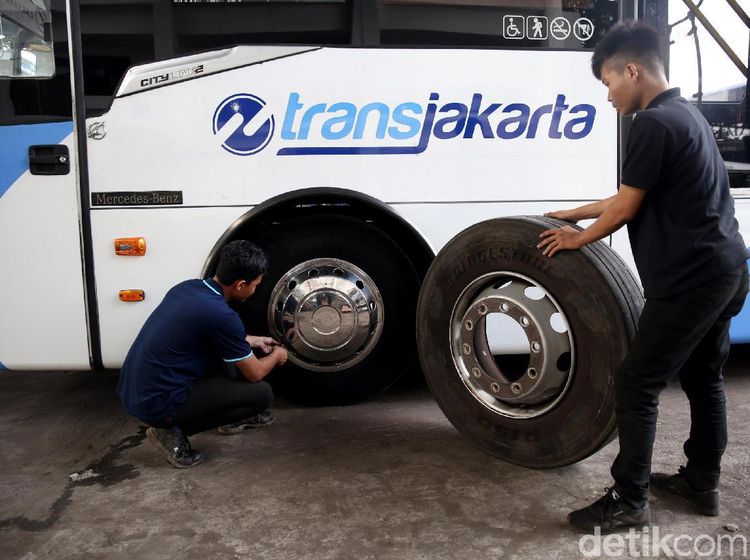 Yuk, Lihat Perawatan Bus Andalan Warga Jakarta