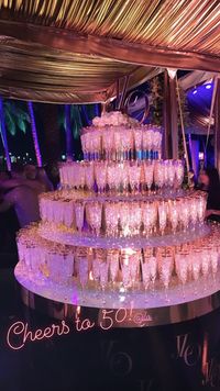 J.Lo Rayakan Ultah Ke-50 dengan Cake Tingkat 10 Berlapis Emas 24 Karat 