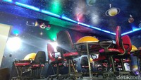 Ruangan baca bertema luar angkasa ini terlihat elegan dan futuristik, namun memiliki hiasan yang unik dan menarik. (Dadang/detikcom)
