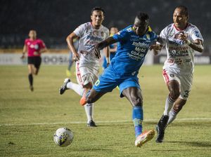 Persib Tak Dapat Penalti, Robert Rene Mengeluh