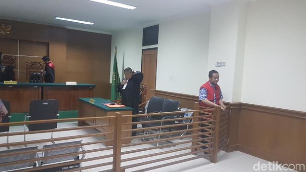 Terdakwa Herman Husodo dan Triono