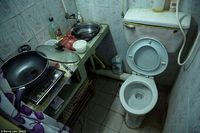 Miris! Panti Asuhan Ini Masak Makanan Untuk Anak-anak di Toilet