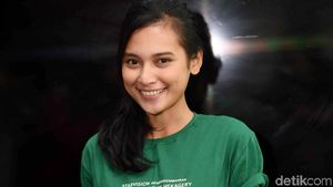 Ditemani Arie Kriting, Indah Permatasari Happy Banget Nih!