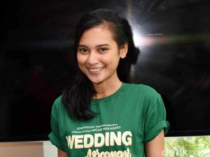 Ditemani Arie Kriting, Indah Permatasari Happy Banget Nih!