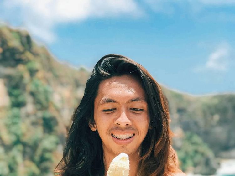 Berpetualang Sambil Kulineran, Ini Momen Seru Perjalanan Backcpacker Tampan