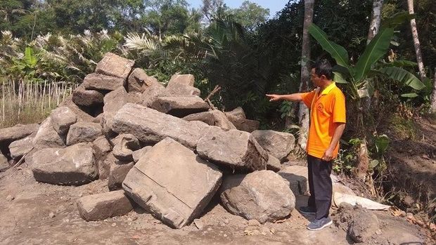 Batuan diduga candi yang ditemukan warga di Kabupaten Magelang. 