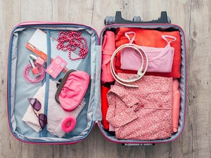 7 Cara Packing yang Efisien agar Koper Muat Banyak Baju