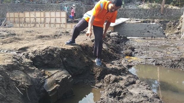 Batuan diduga candi yang ditemukan warga di Kabupaten Magelang. 