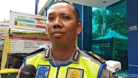 Saat ditemui di Mapolrestabes Bandung, Jalan Jawa, Kota Bandung, Jumat (26/7/2019), Doris mengatakan dirinya menempel karena tak bisa menghindar.