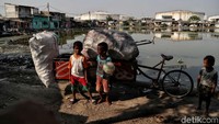 Isu mengenai sampah dan kemiskinan jadi sejumlah problem yang terus diupayakan solusinya oleh pemerintah. Kondisi lingkungan yang tak sehat karena banyaknya sampah berserakan tentu akan berdampak pada kualitas hidup masyarakatnya.