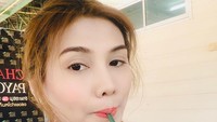 Ini dia bisnis kuliner miliknya. Ya, sebuah gerai minuman bernama Cha Payom.  Foto: Instagram areeyajason