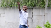 Bahlil Lahadalia tersenyum semringah saat tiba di lokasi pembubaran TKN Jokowi-Maruf.