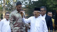 Sebelum Jokowi, Maruf Amin tiba lebih dulu. Maruf tiba pada pukul 16.35 WIB. 
