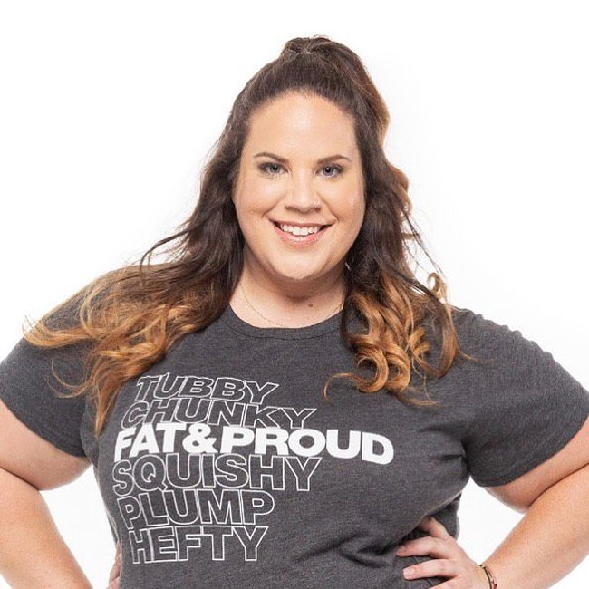 Sebagian besar komentar (di Instagram) memberiku selamat karena menganggapku sudah turun berat badan, tapi bisa kujamin kalau badanku masih gemuk banget, dan ini belum berubah sejak hari 1 (berada di reality TV), tulisnya. Foto: Instagram/@whitneywaythore