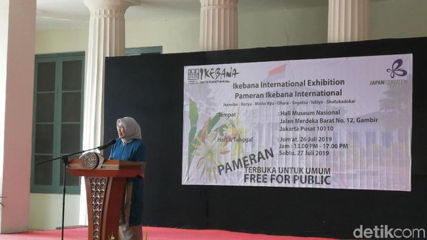 Mufidah Kalla Buka Pameran Ikebana International di Museum Nasional