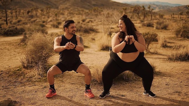 Kalau kamu terinspirasi karena diriku itu bagus, aku senang, tapi kuharap itu karena aku wanita yang belajar bagaimana mencintai diri sendiri seperti apa pun ukuran tubuhku, lanjutnya. Foto: Instagram/@whitneywaythore