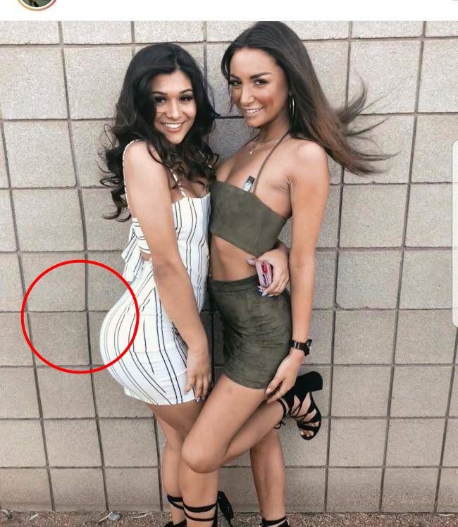 Demi penampilan yang lebih langsing, dua wanita ini melakukan edit pada foto mereka. Tapi keduanya tak menyadari kalau tembok di belakang mereka menjadi bengkok karena edit foto yang berlebihan. Foto: Dok. Twitter, Instagram