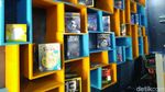 Foto: Membaca Buku Serasa di Luar Angkasa
