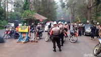 Polisi juga sudah disiagakan di akses masuk kawasan wisata Gunung Tangkuban Perahu.