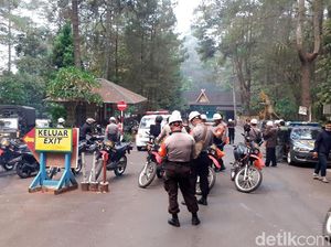 Turis Dilarang Mendekat 500 Meter dari Kawah Tangkuban Perahu