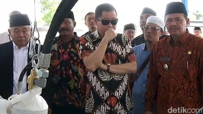 Berkacamata Hitam, Jonan Cek Stasiun Elpiji Milik Pesantren