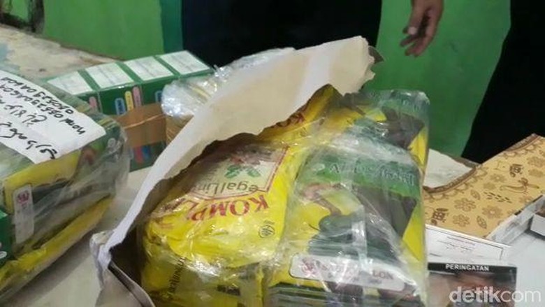 Ratusan Bungkus Jamu Sari Rapat Disita dari Calhaj Asal Surabaya Ratusan Bungkus Jamu Sari Rapat Disita dari Calhaj Asal Surabaya