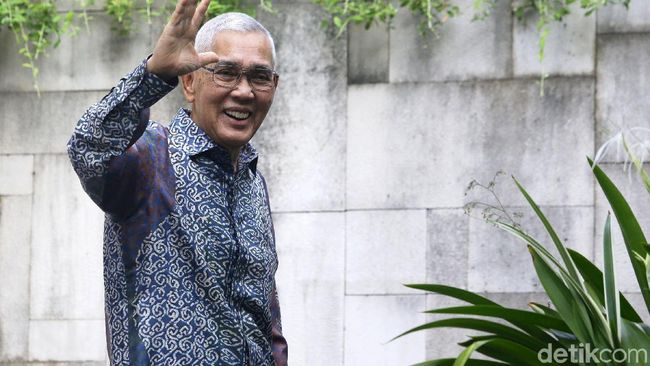Jokowi-Ma'ruf Amin Hadiri Pembubaran TKN