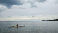 Ia berprofesi sebagai perawat di pusat medis Tromso Legevakt dan seorang petualang terkemuka. Dia pernah berkayak 3.660 km di sekitar garis pantai Swedia dan Finlandia (Johanna Davidsson/CNN)