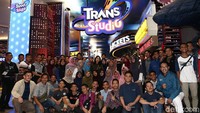 150 Orang alumni Sekolah Menengah Atas Unggulan CT Arsa Foundation (SMA-U CTAF), dari Deli Serdang, Sumatera Utara, menikmati taman rekreasi indoor terbaru di Indonesia ini (Muhammad Ridho/detikcom)