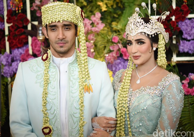 Eks Tommy Kurniawan, Fatimah Tania Nadira menikah dengan Abdulla Alwi pada 26 Juli 2019. Wajah cantik Tania saat hari pernikahannya berkat MUA Bennu Sorumba. Hasil riasan Bennu sukses menuai pujian dari warganet. Foto: Noel/detikFoto.