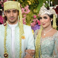 Eks Tommy Kurniawan, Fatimah Tania Nadira menikah dengan Abdulla Alwi pada 26 Juli 2019. Wajah cantik Tania saat hari pernikahannya berkat MUA Bennu Sorumba. Hasil riasan Bennu sukses menuai pujian dari warganet. Foto: Noel/detikFoto.