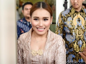 Datang ke Akad Tania, Ayu Ting Ting Kebelet Nikah Lagi Nggak Sih?