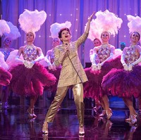 Ada rasa bahagia bisa mengenal sosok yang luar biasa ini. Saya sangat mengaguminya. Dia sangat cekatan dan humoris, kata Renee tentang perannya sebagai Judy. Agar perannya maksimal, aktris 50 tahun itu rela berlatih musik dan vokal, belajar menari dan banyak membaca buku tentang Judy. (Foto: LD Entertainment and Roadside Attractions via IMDb)