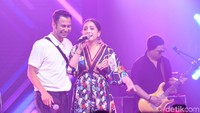 Semoga hubungan Raffi Ahmad dan Nagita Slavina sama seperti kisah dalam lagu 50 Tahun Lagi yang dinyanyikan keduanya. Foto: Noel/ detikHOT