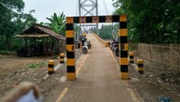 Jembatan gantung Kolelet memudahkan warga mencari rezeki serta mengakrabkan kekerabatan warga. Istimewa/Dok. Kementerian PUPR.