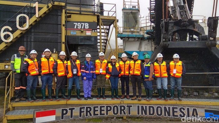 Menteri BUMN Rini Soemarno mengunjungi tambang PT Freeport di Mimika Papua