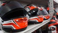 Koleksi helm Andi Gilang dibawa ke ajang tersebut.