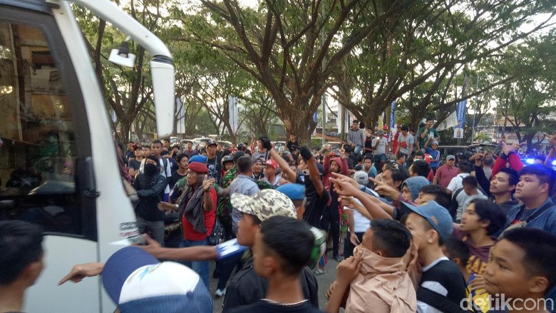 Tegang! Bus Persija Dilempari di Stadion Mattoanging Makassar