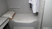 Di bagian bawah terdapat beberapa kamar untuk istirahat para pegawai.