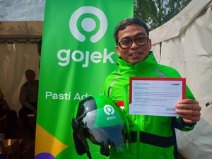Surat Cinta Nadiem Buat Driver Go-Jek yang Beri Jaket ke Tunawisma