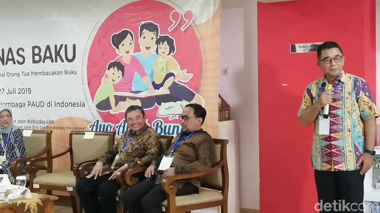 Tingkatkan Kebahagiaan Anak, Kemendikbud Bikin Gerakan Orang Tua Baca Buku Tingkatkan Kebahagiaan Anak, Kemendikbud Bikin Gerakan Orang Tua Baca Buku