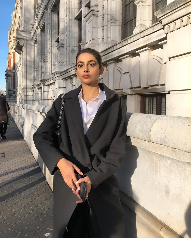 Seperti dilansir India Times, Banita mengungkapkan bahwa ia tumbuh dewasa menonton film-film Shah Rukh Khan dan Aishwarya Rai Bachchan.  Foto: dok. Instagram @banitasandhu