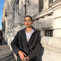 Seperti dilansir India Times, Banita mengungkapkan bahwa ia tumbuh dewasa menonton film-film Shah Rukh Khan dan Aishwarya Rai Bachchan.  Foto: dok. Instagram @banitasandhu