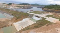 Bendungan Sei Gong merupakan tipe urugan tanah dengan tinggi 12 meter dan memiliki luas genangan air 356 hektar. Istimewa/Dok. PT Wijaya Karya (Persero) Tbk.