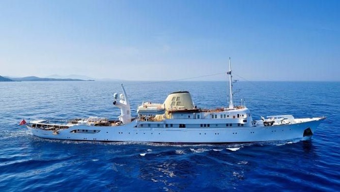 Valef Yachts, sebuah perusahaan charter Kapal Pesiar di Yunani punya kapal pesiar yang harga sewanya mencapai Rp 1,4 miliar/hari. Seperti apa penampakannya?